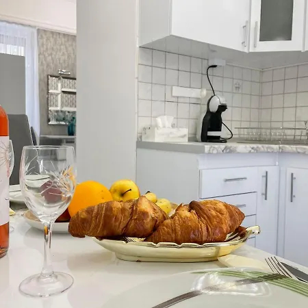 In Centre Of 아파트 *