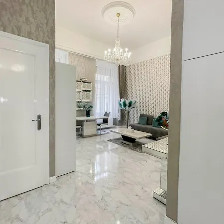 아파트 In Centre Of *